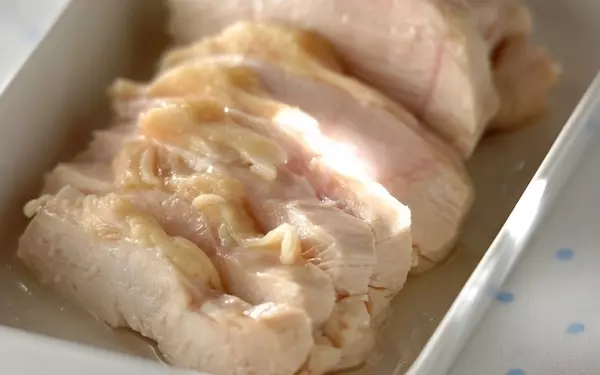 万能に使えてダイエットにも最適な作り置きサラダチキン