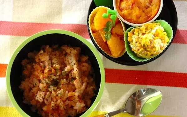 キッシュはオーブントースターに入れるだけ! 簡単チキンライス弁当