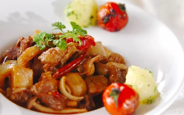 トロトロと柔らかい、リピート確実な牛すじ肉のバルサミコ酢