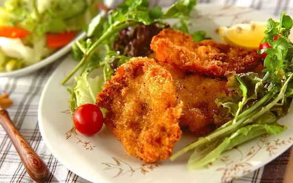 揚げるだけで豪華な一品に！　鶏むね肉のチキンカツ