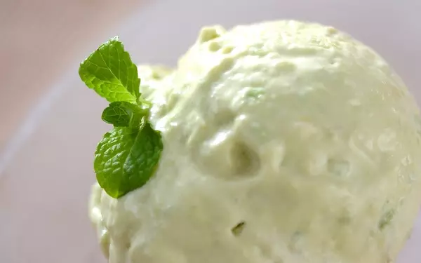 アレンジ自由自在、濃厚でクリーミーなアボカドアイス