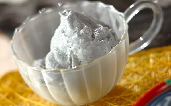 お店のような仕上がりに！　なめらかで美味しい黒ゴマジェラート