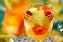 疲れたときや自分へのご褒美にはやっぱり甘いものが欠かせませんよね。でも、お砂糖や脂肪分の多いものばかりだと、健康面が気になります。そんな時にぜひ作っていただきたい、フルーツたっぷりの贅沢ドリンクをご紹介します。