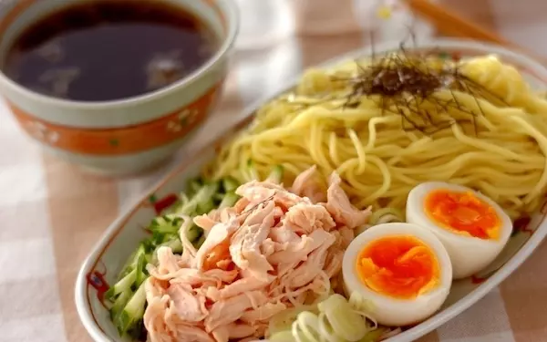 麺つゆまで簡単にできる！　鶏だしの冷やしつけ麺