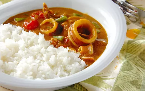 イカの旨みがたっぷり！　まろやかな味わいのイカカレー