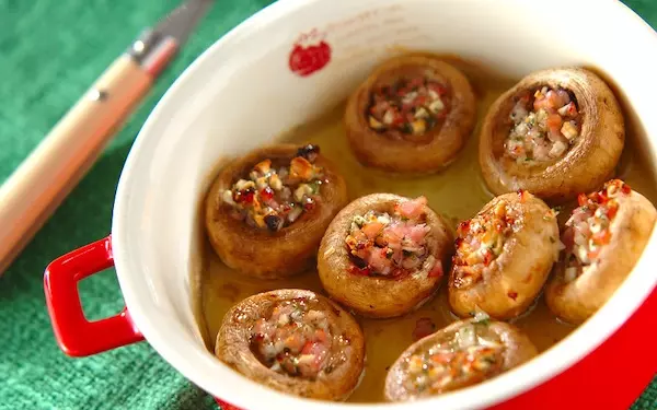 自宅でバル気分に！　マッシュルームのアヒージョ（調理時間10分）