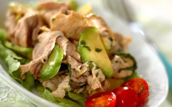 ボリューム満点! 豚しゃぶとアボカドの大葉和え