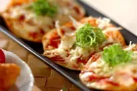 余った餃子の皮で簡単ピザ！　「シラスチーズ焼き」