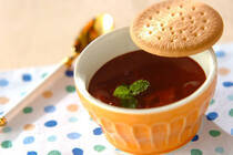 今回ご紹介するチョコムースは、たった2つの食材で完成するお手軽スイーツ。見た目が素敵なので、お手軽スイーツに見えないところも高ポイントです。