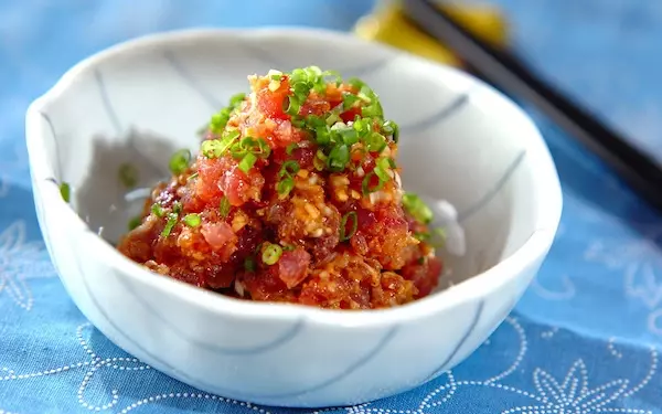 お茶漬けにもなって便利、カツオの香味みそ和え