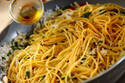 最後のしょぅゆが決め手！　「黄金コンビ！　大葉とシラスのペペロンチーノ」