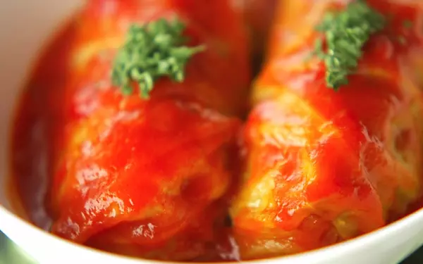 失敗しない！　トマトピューレで煮込むロールキャベツ