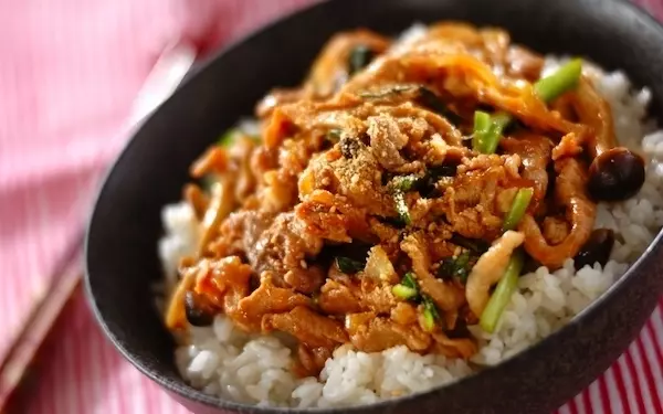 忙しいときにもササッと作れるお助けレシピ、豚プルコギ丼