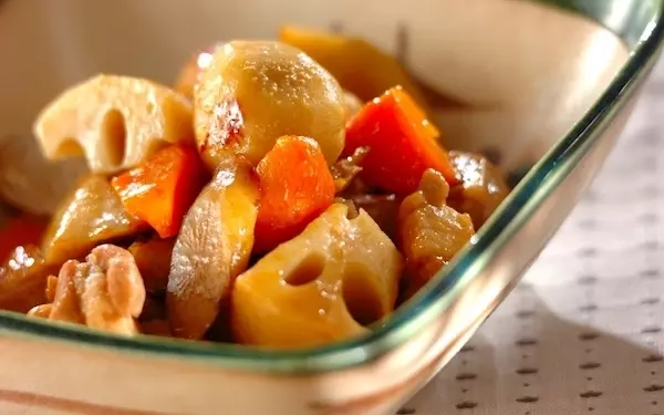 出汁いらずで簡単！　麺つゆで鶏肉と根菜の煮物