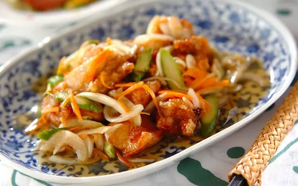 冷めても美味しい！　常備したくなる鶏肉の南蛮漬け