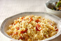 今人気の花椒ですが、どうやって使ったらいいの？という方も多いのではないでしょうか。<br />花椒とは「かしょう」、「ホアジャオ」と読みます。中国原産のスパイスで、ミカン科サンショウ属の植物で、直径3mmほどの赤い実を乾燥させ、その果皮を使用します。