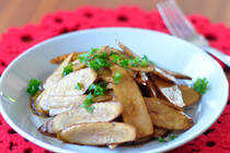 根菜がおいしい秋です。<br />根菜の代表といえば、ごぼう。<br />ごぼうの定番料理といえば、きんぴらごぼうですよね。<br />以前イタリアンのお店に行ったとき「イタリアンきんぴらごぼう」というメニューがあり、どんな味なのか気になって頼んでみました。