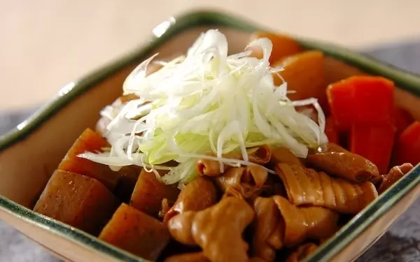 炊飯器で簡単にできる、たっぷり野菜のモツ煮込み