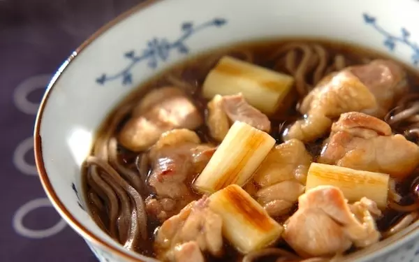 鶏だしが効いて美味しい、香ばしネギの鶏南蛮そば