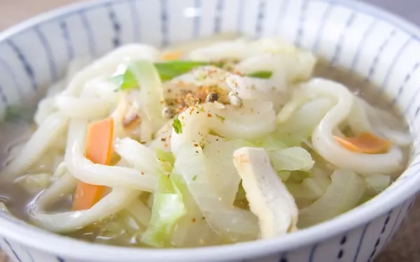 野菜から出るやさしい甘みがたまらない、野菜スープうどん