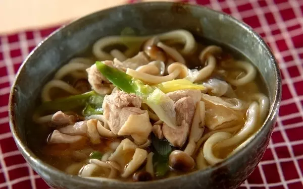 簡単で旨味たっぷり！　鶏のうま塩うどん