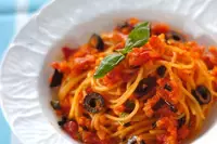 正月疲れをオシャレに撃退！　「オリーブ入りトマトパスタ」