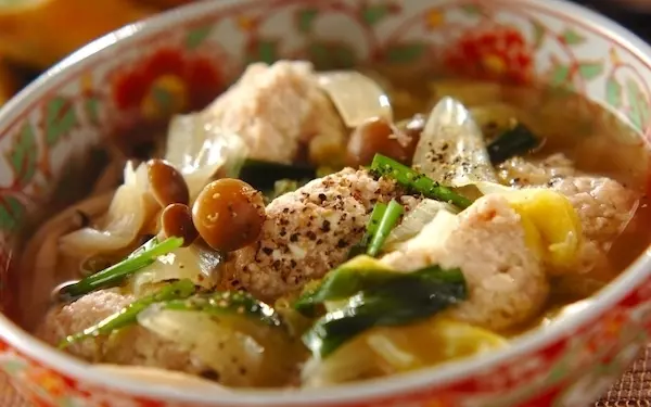 野菜たっぷりでヘルシー、肉団子スープ