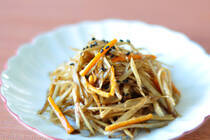 私の主人の実家は、みかん農家です。<br />なので、ありがたいことに毎年たくさんのみかんをいただくことができるのですが、家族3人で一日1-2個みかんを食べるていると、捨てる皮もたくさんになり、「何かに活用できないかな」と思うようになりました。