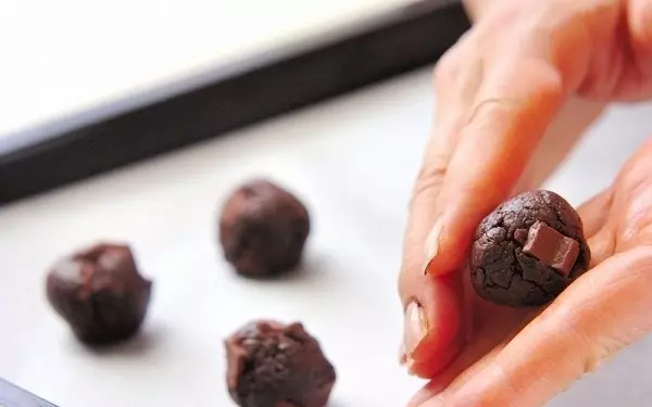 卵やバター不使用！　ボウルひとつで「バレンタインチョコクッキー」