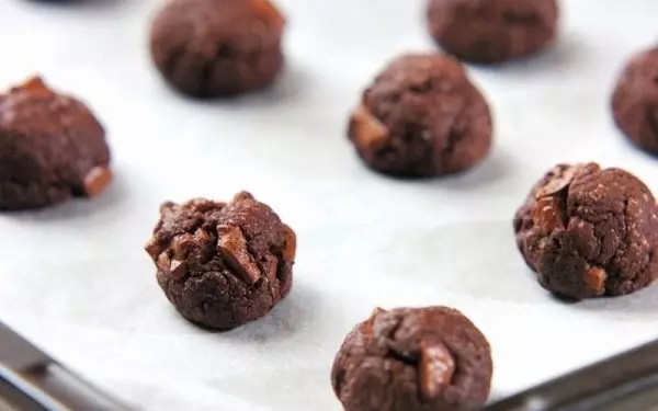 卵やバター不使用！　ボウルひとつで「バレンタインチョコクッキー」