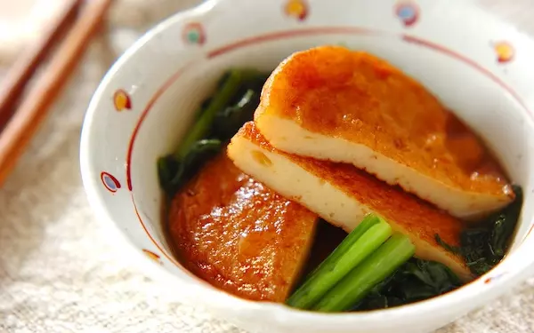 サッと煮るだけで完成、さつま揚げと小松菜の煮物