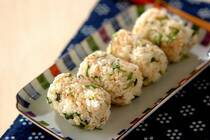 シャキシャキした食感が特徴のセリ。<br />数少ない日本原産の野菜のひとつで、春の七草にも数えられていますね。<br /><br />独特の香り成分には胃を丈夫にし、解熱、解毒の作用があると言われています。