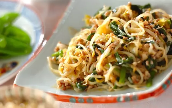 しっかり味で大満足できる一品！　モヤシの肉みそ炒め