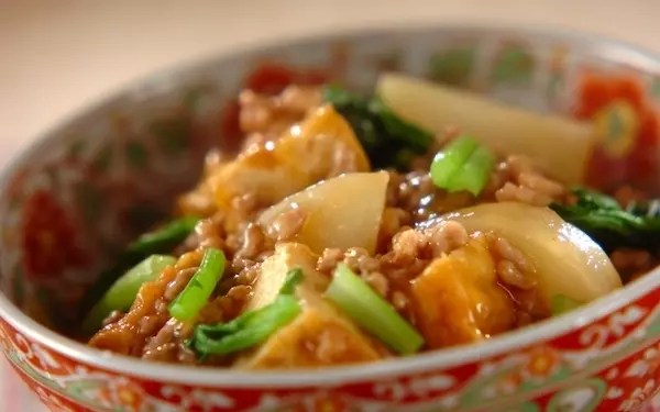 食べ応えがある、厚揚げとカブの豚そぼろ煮