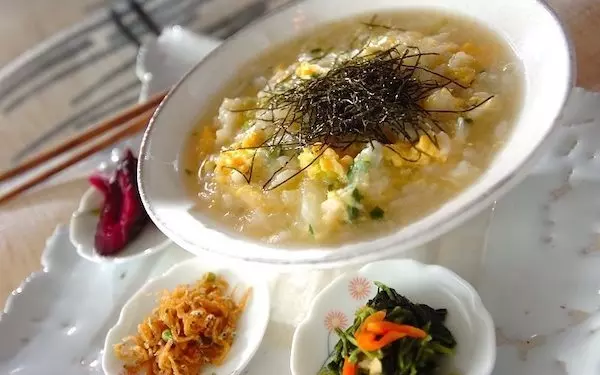 素材の味を楽しめる、シンプル卵のおじや