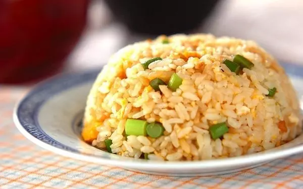 ニンニクの芽を一緒に炒めるだけ! 卵のシンプルチャーハン