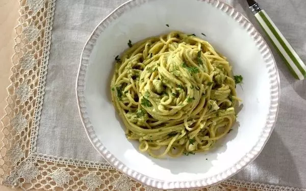 栄養満点で食べ応えがある、シンプルアボカドパスタ