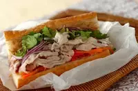 人気のバインミーをおうちで簡単に「豚しゃぶバインミー」