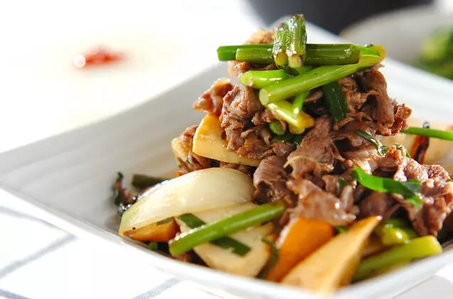 力がみなぎる！　丼ぶり飯の最強パートナー「牛肉のスタミナ炒め」