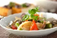 あっさりだけど、ごはんがすすむ！　「魚介とアスパラの塩炒め」