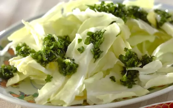 いざというときのお助けメニュー「ちぎりキャベツのニラ塩ダレ