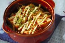 お昼ご飯にぴったりのお好み焼きなどの粉ものは、ちょっとカロリーが心配になってしまいますよね。<br />そんな時は、小麦粉を厚揚げに置き換えて作る「厚揚げのお好み焼き風」がオススメです。<br />千切りキャベツを敷き詰めた上に厚揚げを乗せて、後はオーブントースターへ。