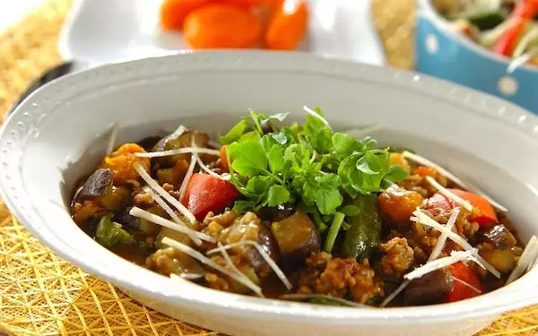 いつもとは少し違った味わいを楽しめる、スタミナエスニックカレー