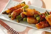 お酒のおつまみにもおかずにも！　定番の「豚肉のアスパラ巻き」