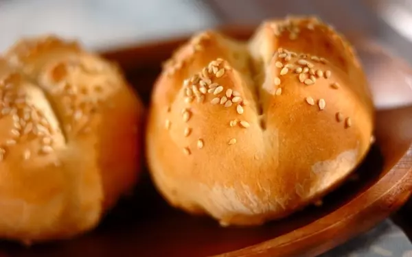 電子レンジで時短できる！　簡単手ごねパン