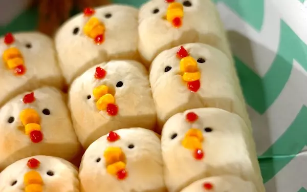 可愛い見た目にホッコリ、にわとりちぎりパン