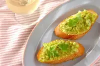 おしゃれレシピで非日常を　緑が美しい「ソラ豆のチーズブルスケッタ」