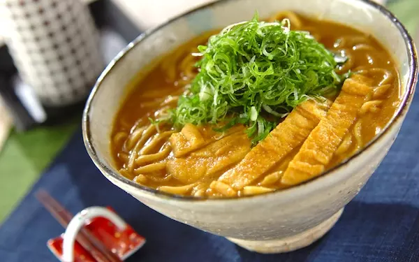 残ったカレーでパパッと作れる、カレーそば