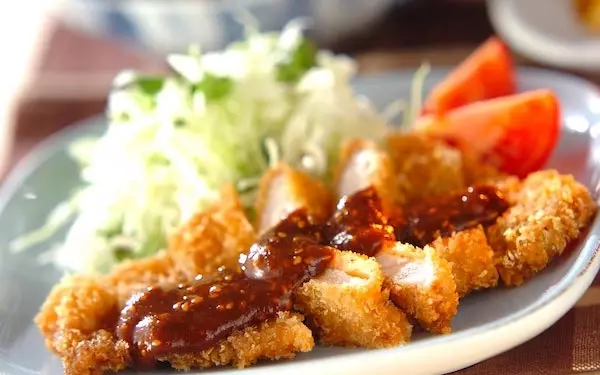 甘めのみそソースで味える、ジューシーな「みそカツ」