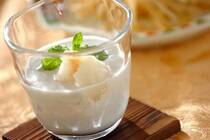 6月～7月が旬のライチ。<br />中国を代表する果物で、”楊貴妃が愛した果物”で有名ですね。<br />赤や緑色のかたい皮におおわれた果実は、皮をむくとぷるんとした半透明の白色の果肉があらわれます。